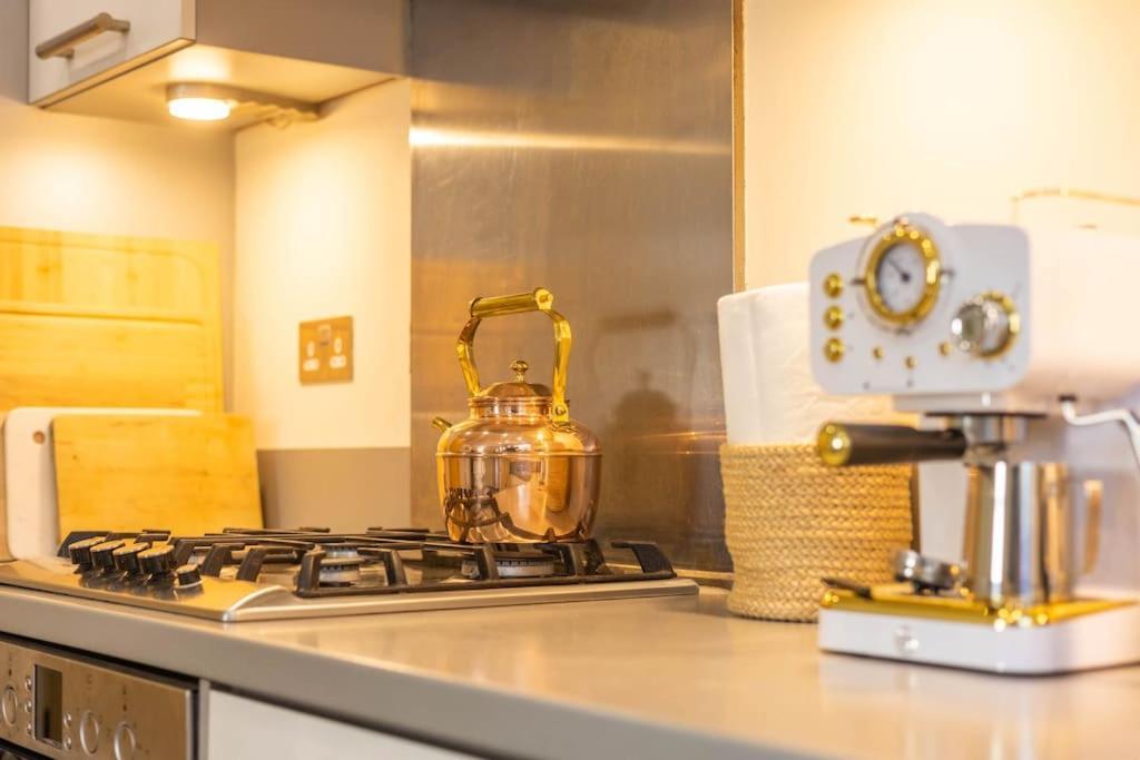 The Wellness Lodge- Gym, Table Tennis, Cinema, Parking And More! Бат Екстер'єр фото