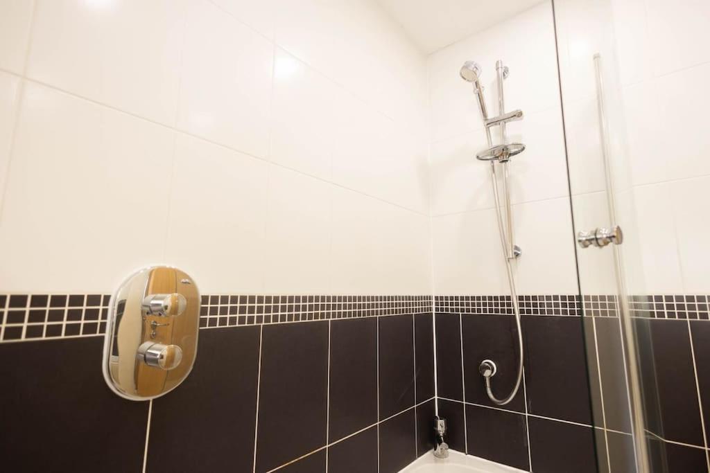 The Wellness Lodge- Gym, Table Tennis, Cinema, Parking And More! Бат Екстер'єр фото